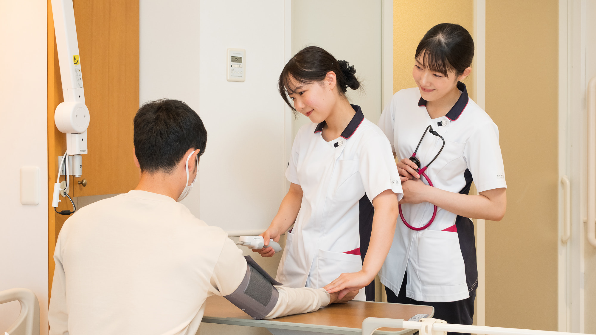 写真：血圧測定の様子